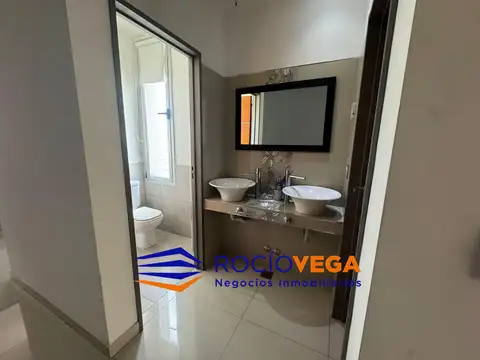 Casa 6 ambientes con 4 baños