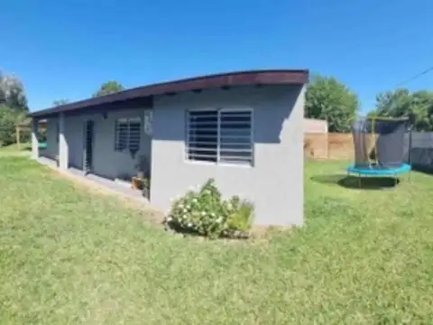 Casa 4 ambientes con 2 baños