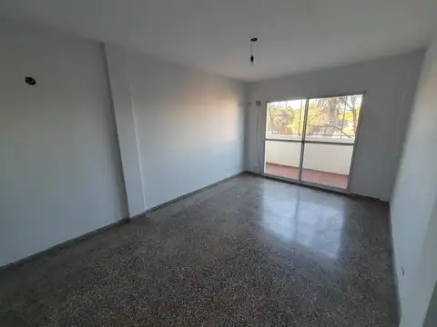 Avenida Juan Domingo Perón 1900, Piso 01