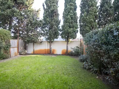 Casa en Alquiler con 2 cocheras