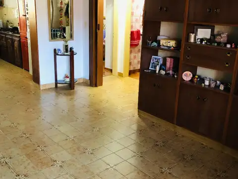 Casa en 1 planta en villa Adelina sobre lote propio de 300 m2 