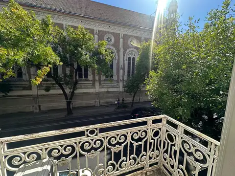 OFICINA EN VENTA EDIFICIO HISTÓRICO, EXCELENTE UBICACIÓN