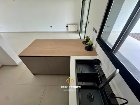 Depto Tipo Casa en Venta con 2 cocheras