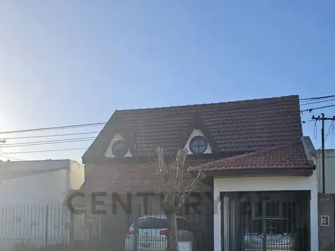Casa de 4 Dormitorios en Venta en La Plata