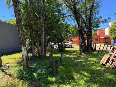 Lote en venta en Villa Catalina