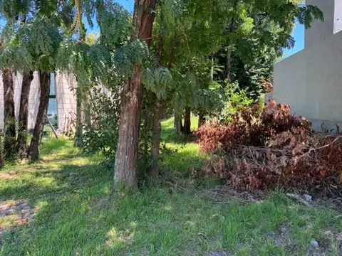 Lote en venta en Villa Catalina