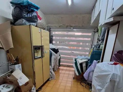 CASA 4 AMB C/GARAGE P/2 AUTOS, PATIO, LAVADERO, LIVING COMEDOR, COCINA, COMEDOR, 2 BAÑOS Y TOILETTE