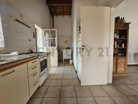 Casa en Venta con 3 cocheras
