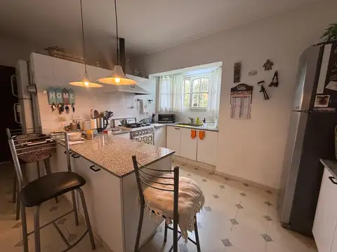 Casa 6 ambientes con 3 baños