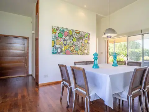 Casa en Venta en Puerto Roldan, USD 310.000