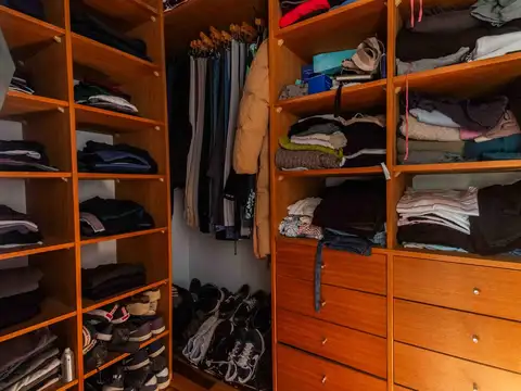 Casa 5 ambientes con 4 baños