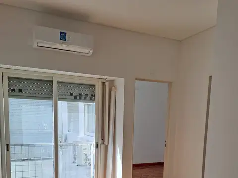 DOS AMBIENTES APTO PROFESIONAL - REFACCIONADO - LUMINOSO VENTA MONSERRAT