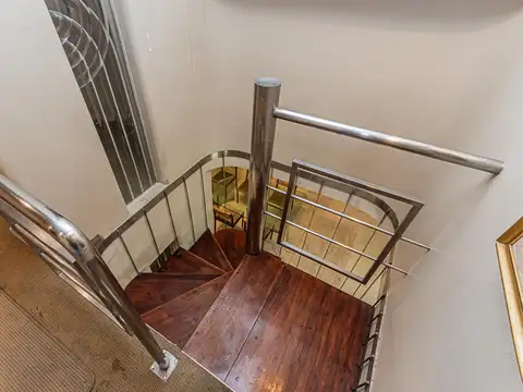 Venta Departamento Duplex 5 amb con balcón y dependencia en Palermo.