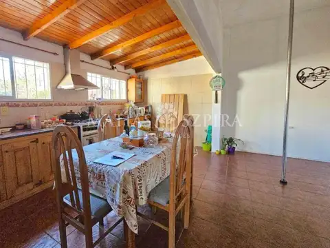 Casa Americana 3 ambientes con parque en Castelar Norte