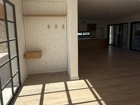 Casa 4 ambientes con 4 baños