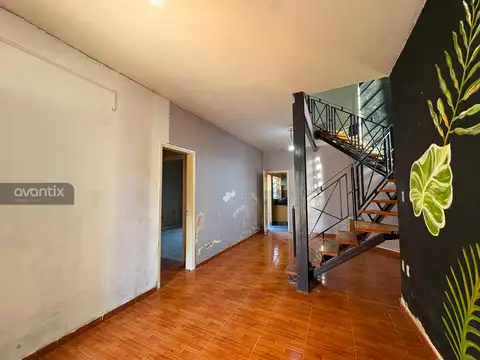 Casa 9 ambientes con 3 baños
