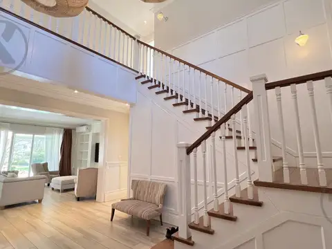 VENTA   |  CASA DE ESTILO INGLES  | BARRIO RUMENCO