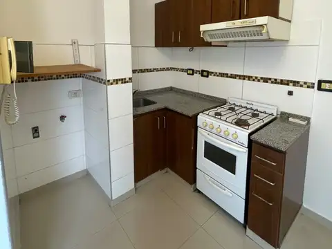 DEPARTAMENTO 2 AMB. C/FTE. 1º PISO POR ESCALERA