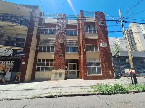 OFICINA MONOAMBIENTE EN ALQUILER A MTS DEL MUNICIPIO