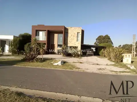 Casa en Venta en Canning Barrio La alameda 5 Ambientes