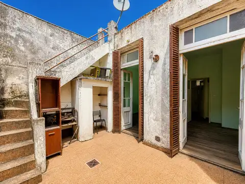 Venta PH 3 ambientes a reciclar patio y terraza Parque Chas
