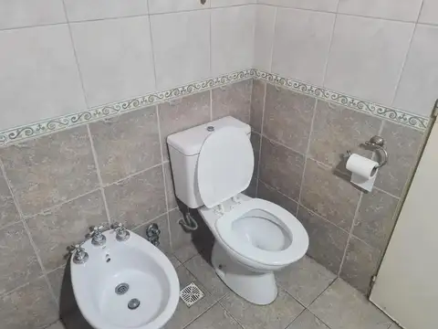 ALQUILER DPTO DE DOS AMBIENTES CON COCHERA, SAN ANDRES