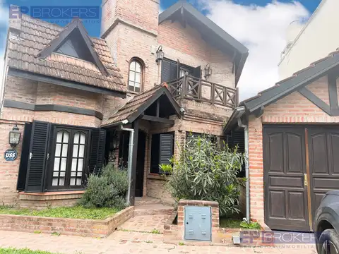 Casa en venta Parque Leloir 4 ambientes CON PILETA