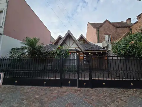 VENTA CASA HAEDO 4 AMB CON PLAYROOM Y DOS COCHERAS