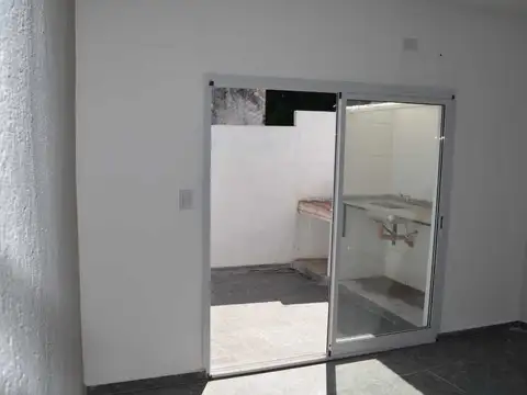 Depto Tipo Casa en Venta en Parque Chacabuco, USD 97.000