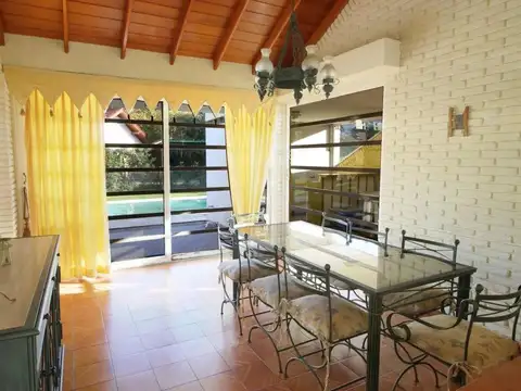 Casa en Venta con 2 cocheras