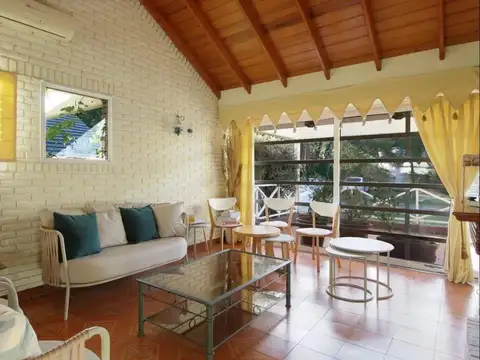 Casa 5 ambientes con 2 baños