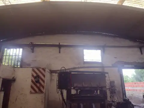 Galpon en Venta 10  mts Frente