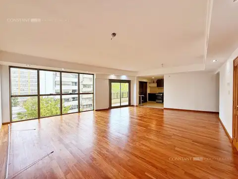 Departamento en venta con cochera de 3 dorm. en La Plata