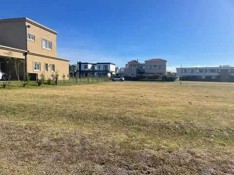 Excelente Lote En Venta, Ubicado En Barrio Privado Greenville