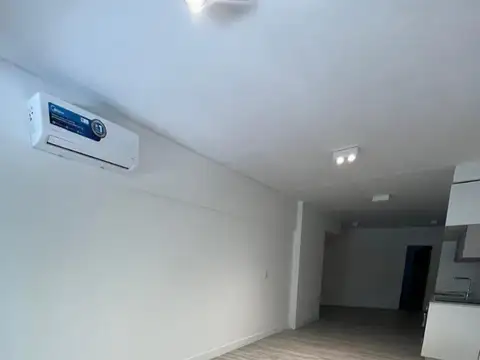 HERMOSO DOS AMBIENTES. APTO PROFESIONAL. IDEAL CONSULTORIO