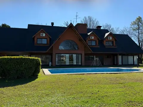 VENTA CASA SAN DIEGO 7 AMBIENTES PILETA Y PARRILLA