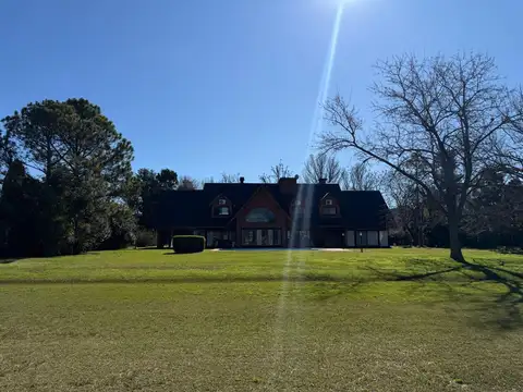 Casa en Venta con 4 cocheras