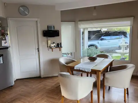 Casa 8 ambientes con 3 baños