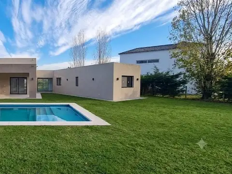 Casa Unifamiliar a Estrenar en San Matías – Excelente