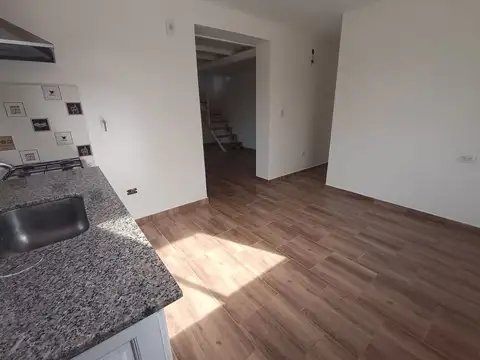 Depto Tipo Casa en Alquiler de 3 ambientes