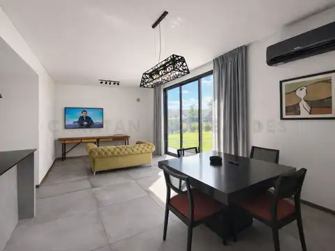 Casa en Alquiler en Funes, USD 1.800