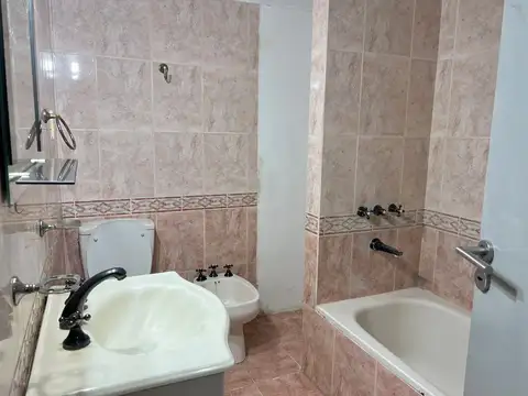 PH EN VENTA LA PLATA 2 DORMITORIOS Y ESCRITORIO