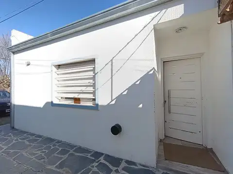 CASA EN VENTA BERISSO 2 DORMITORIOS + DEPARTAMENTO