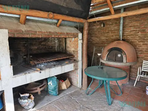 Casa en Venta con 8 cocheras