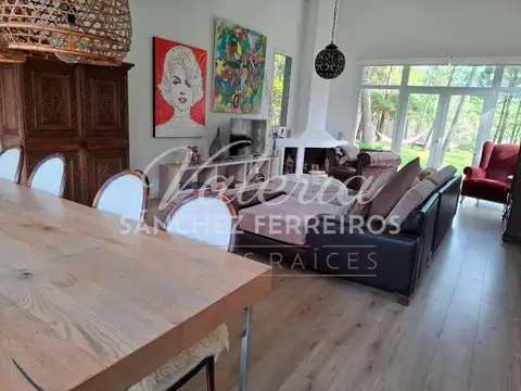 Casa en Venta con 2 cocheras