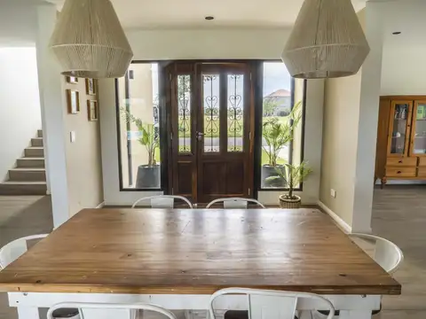 Casa en Venta con 4 cocheras