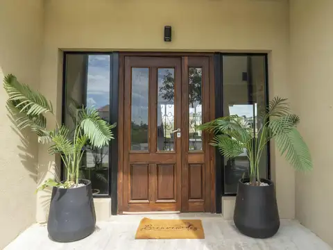 Casa en Venta 6 Ambientes en Riberas, Puertos Del Lago G.B.A Zona Norte