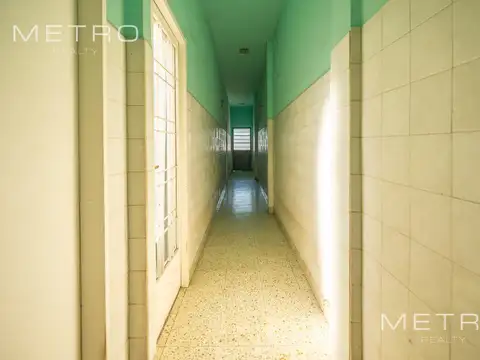 Casa 9 ambientes con 3 baños