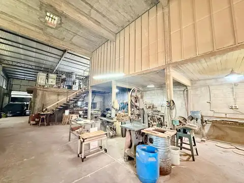 VENTA GALPON EN VILLA TESEI