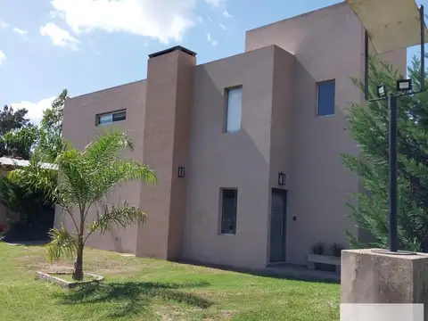Casa en venta - 3 Dormitorios 2 Baños 2 Cocheras - 396mts2 - Ranelagh